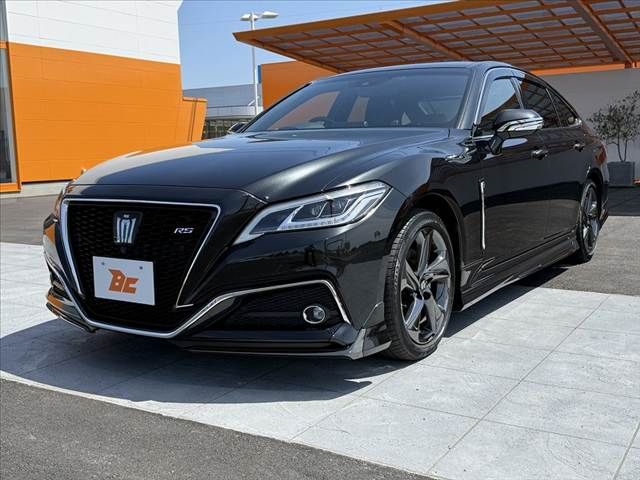 CROWN sedan hybrid