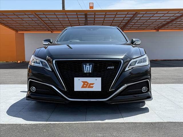 CROWN sedan hybrid