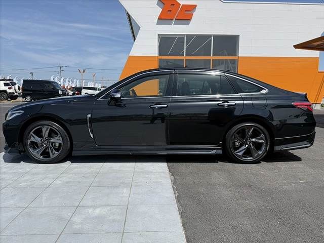 CROWN sedan hybrid