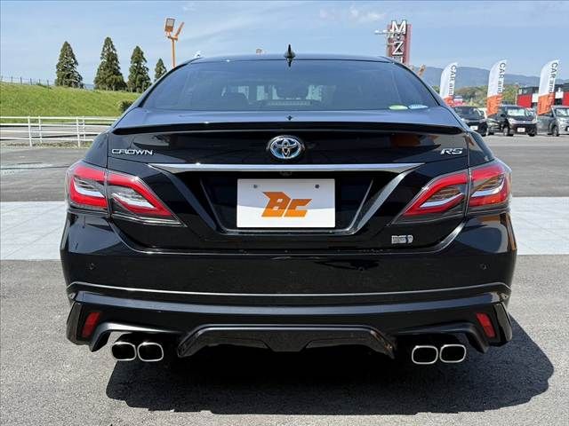CROWN sedan hybrid
