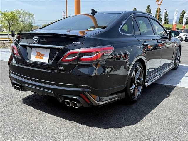 CROWN sedan hybrid