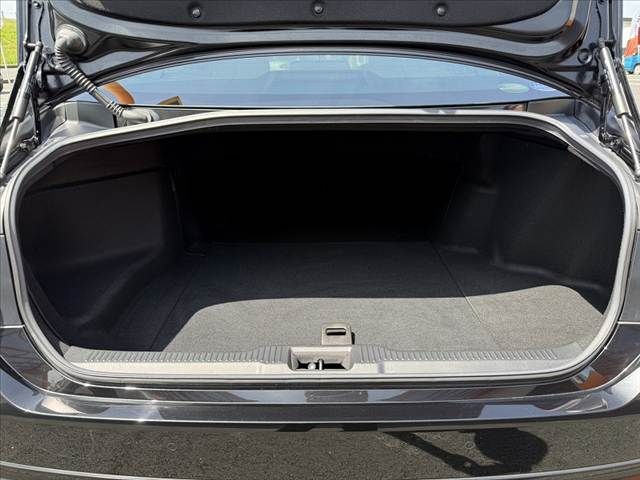 CROWN sedan hybrid