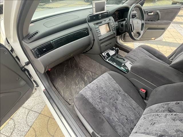 CROWN sedan