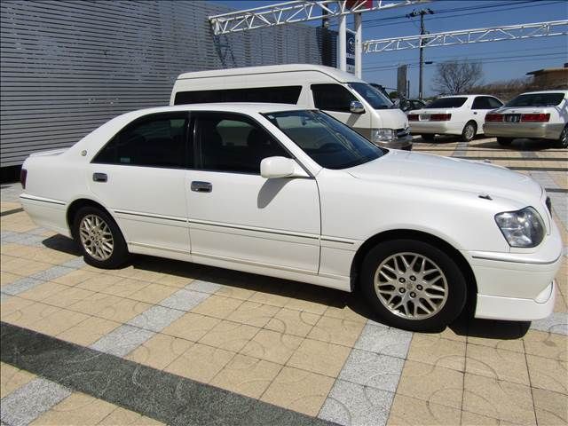 CROWN sedan