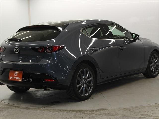 MAZDA3 FASTBACK