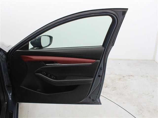 MAZDA3 FASTBACK