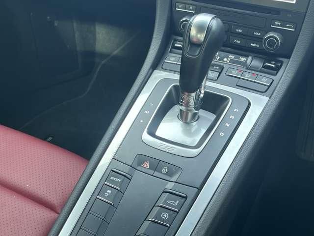 PORSCHE 718 CAYMAN