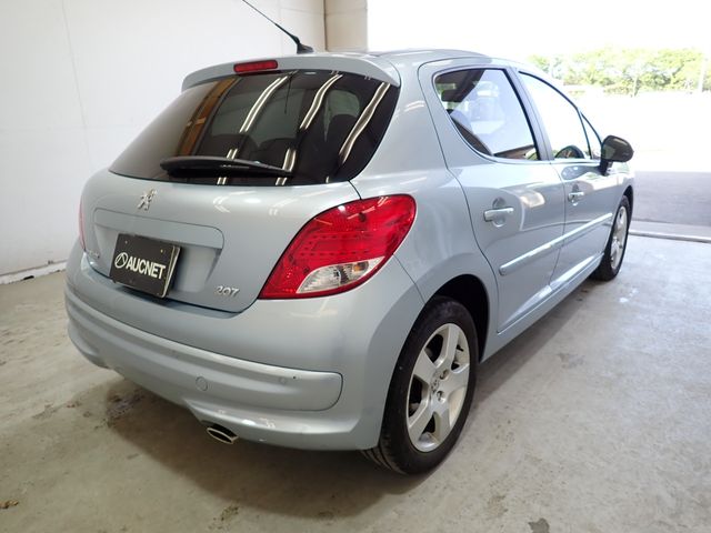 PEUGEOT 207