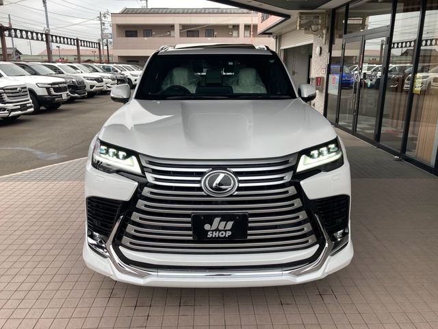 LEXUS LX600