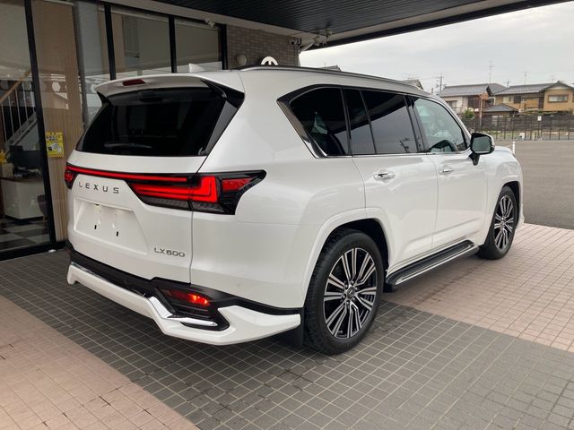 LEXUS LX600
