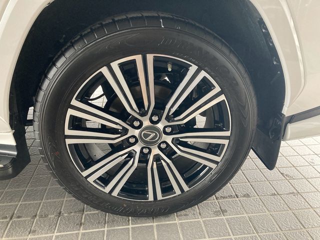 LEXUS LX600