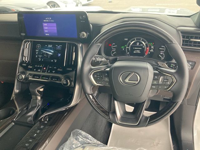LEXUS LX600