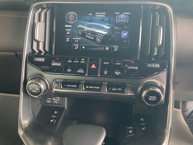 LEXUS LX600