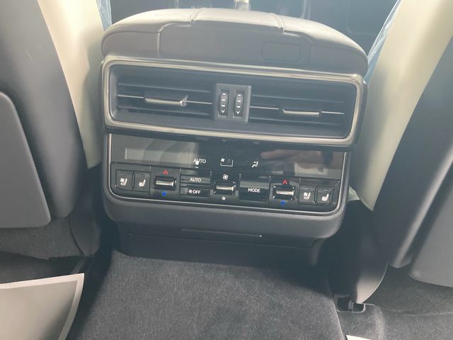 LEXUS LX600