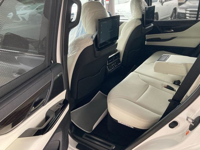 LEXUS LX600
