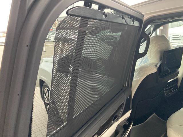 LEXUS LX600