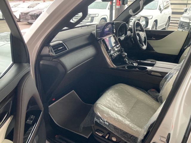 LEXUS LX600