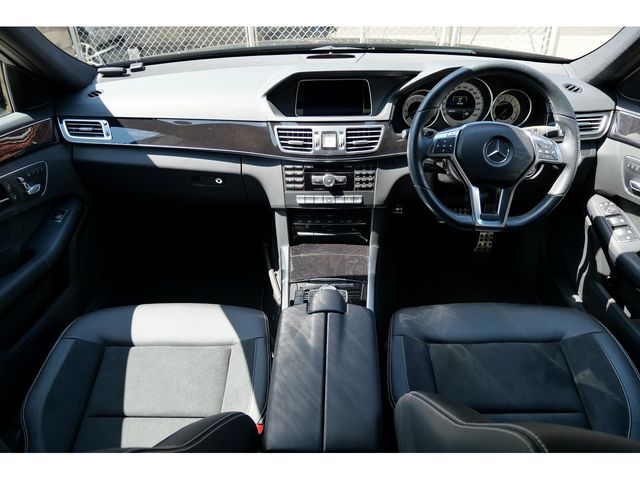 MERCEDES BENZ E-Class sedan