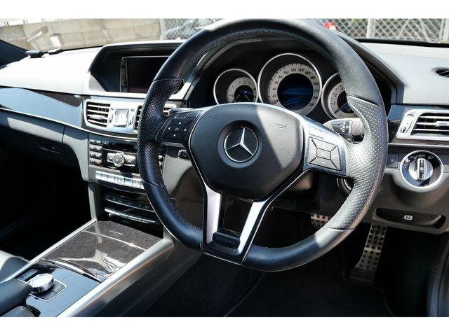 MERCEDES BENZ E-Class sedan