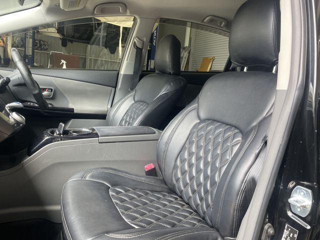PRIUS Alpha