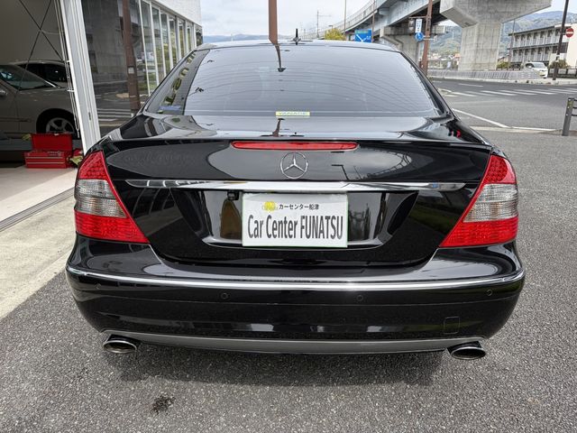 MERCEDES BENZ E class sedan