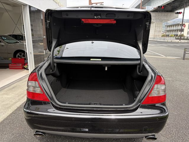 MERCEDES BENZ E class sedan