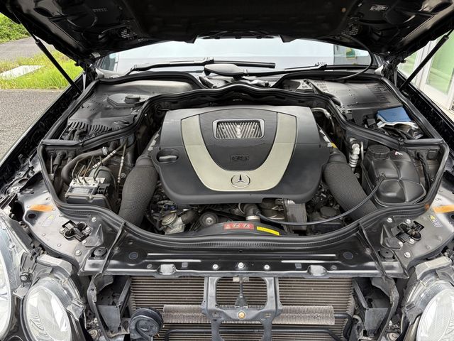 MERCEDES BENZ E class sedan
