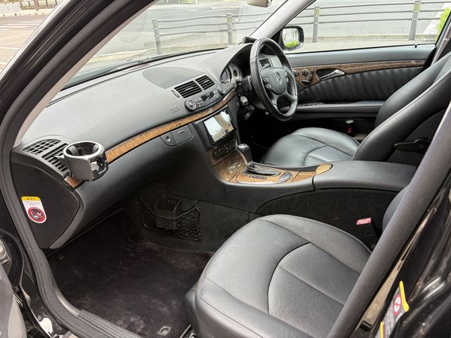 MERCEDES BENZ E class sedan