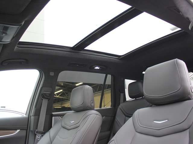 CADILLAC XT6