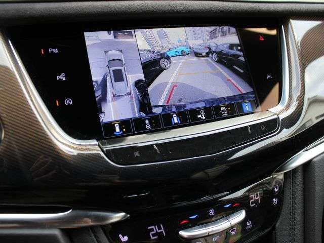 CADILLAC XT6