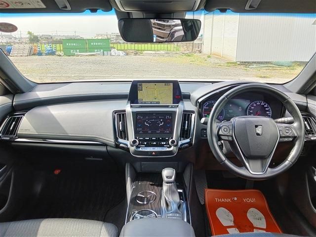 CROWN sedan hybrid 4WD