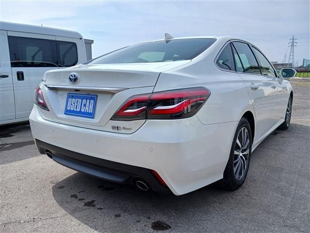 CROWN sedan hybrid 4WD