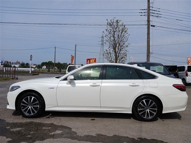 CROWN sedan hybrid 4WD