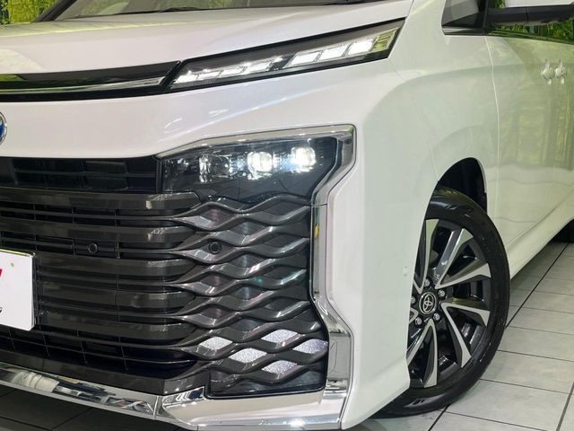 VOXY HYBRID
