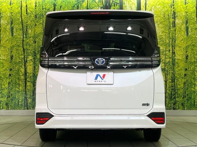 VOXY HYBRID