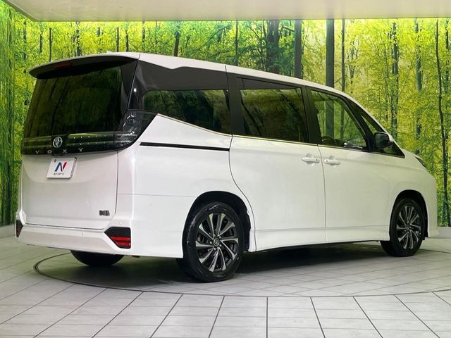 VOXY HYBRID