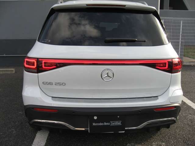 MERCEDES BENZ EQB