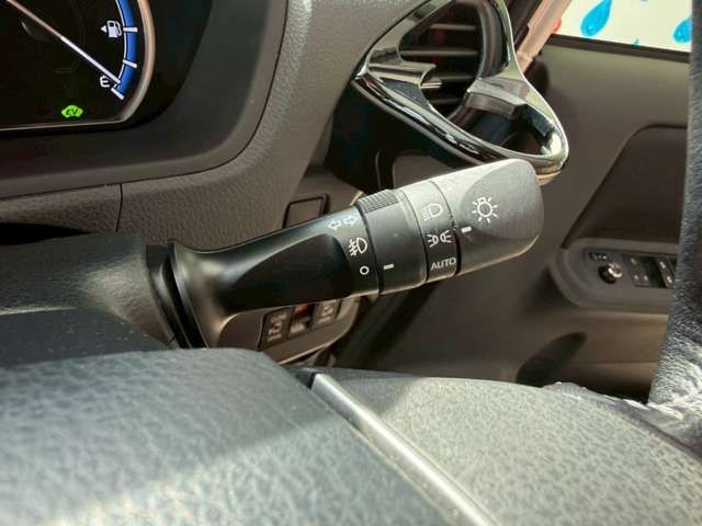 VOXY HYBRID