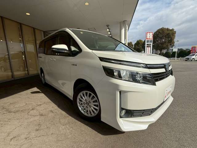 VOXY HYBRID