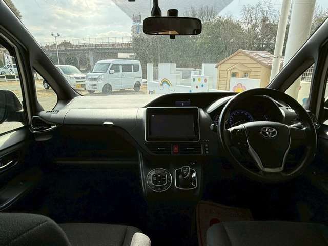 VOXY HYBRID