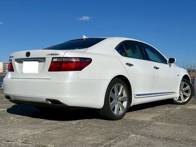 LEXUS LS600h