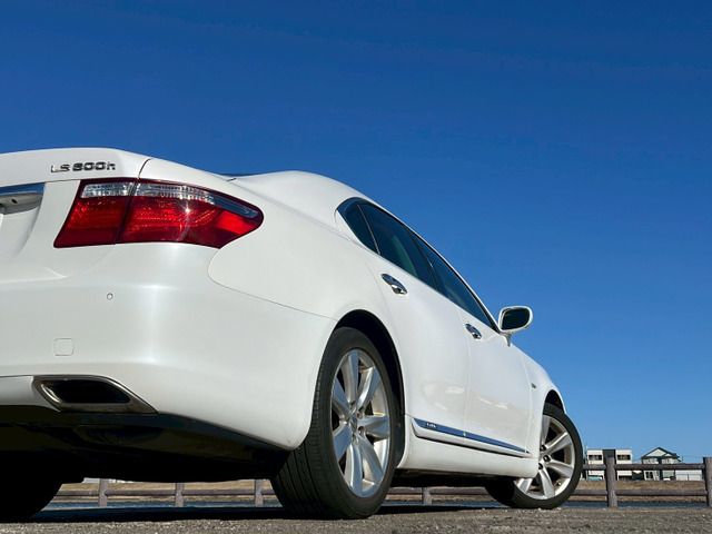 LEXUS LS600h
