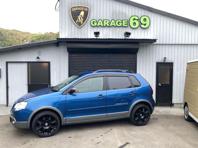 VOLKSWAGEN CROSS POLO