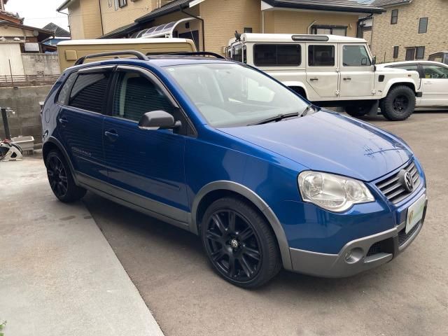 VOLKSWAGEN CROSS POLO