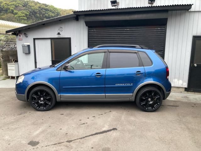 VOLKSWAGEN CROSS POLO