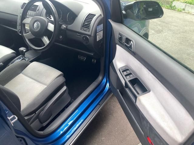 VOLKSWAGEN CROSS POLO