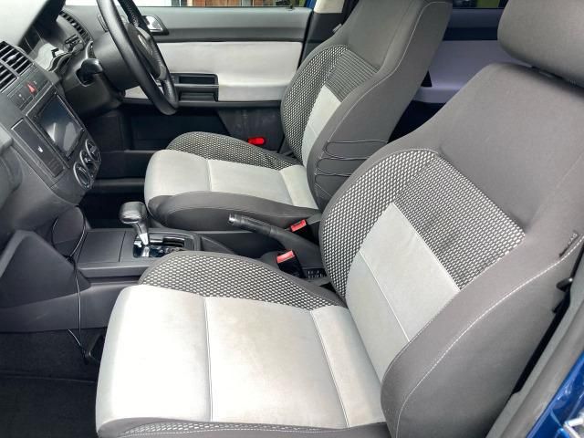 VOLKSWAGEN CROSS POLO
