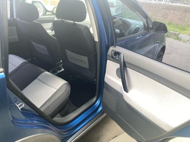 VOLKSWAGEN CROSS POLO