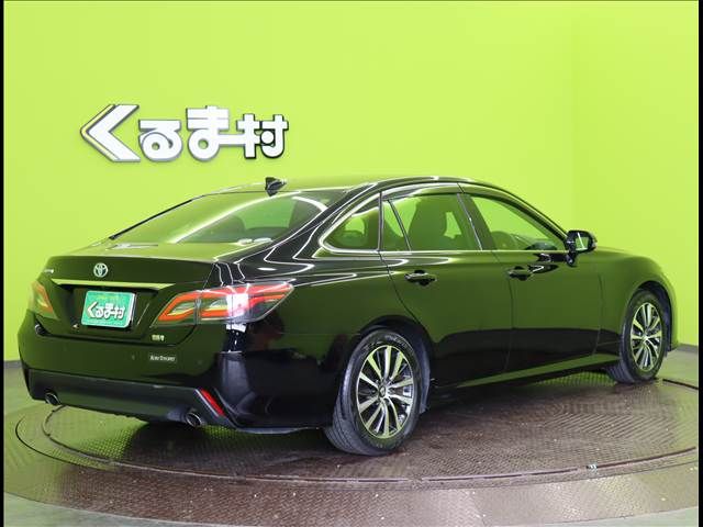 CROWN sedan hybrid