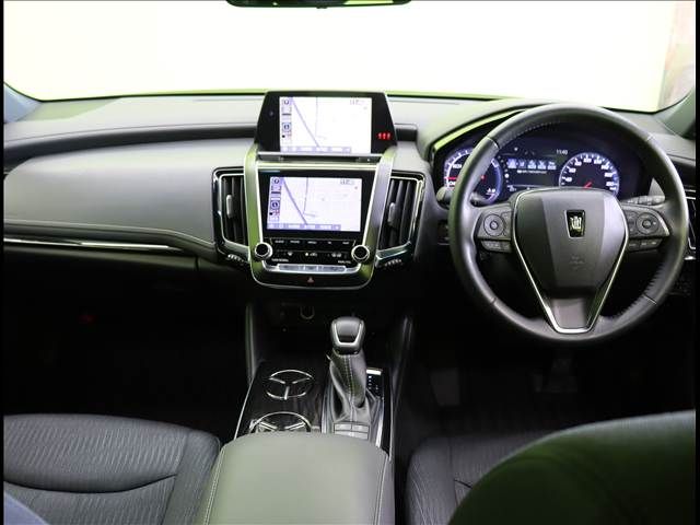 CROWN sedan hybrid